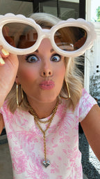 SHE'S AN ICON SCALLOP SUNGLASSES