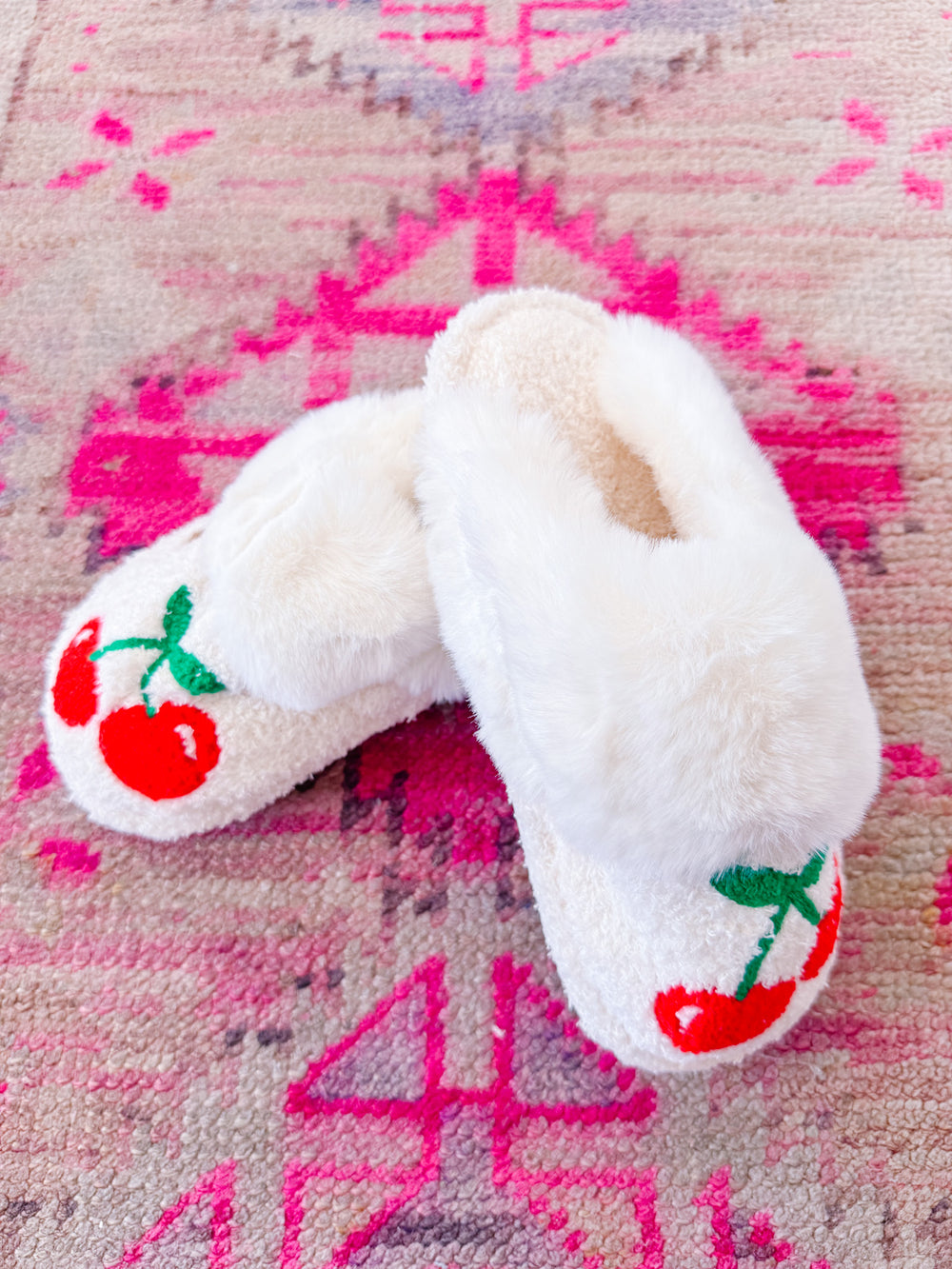 CHERRY FUZZY SLIPPERS - WHITE