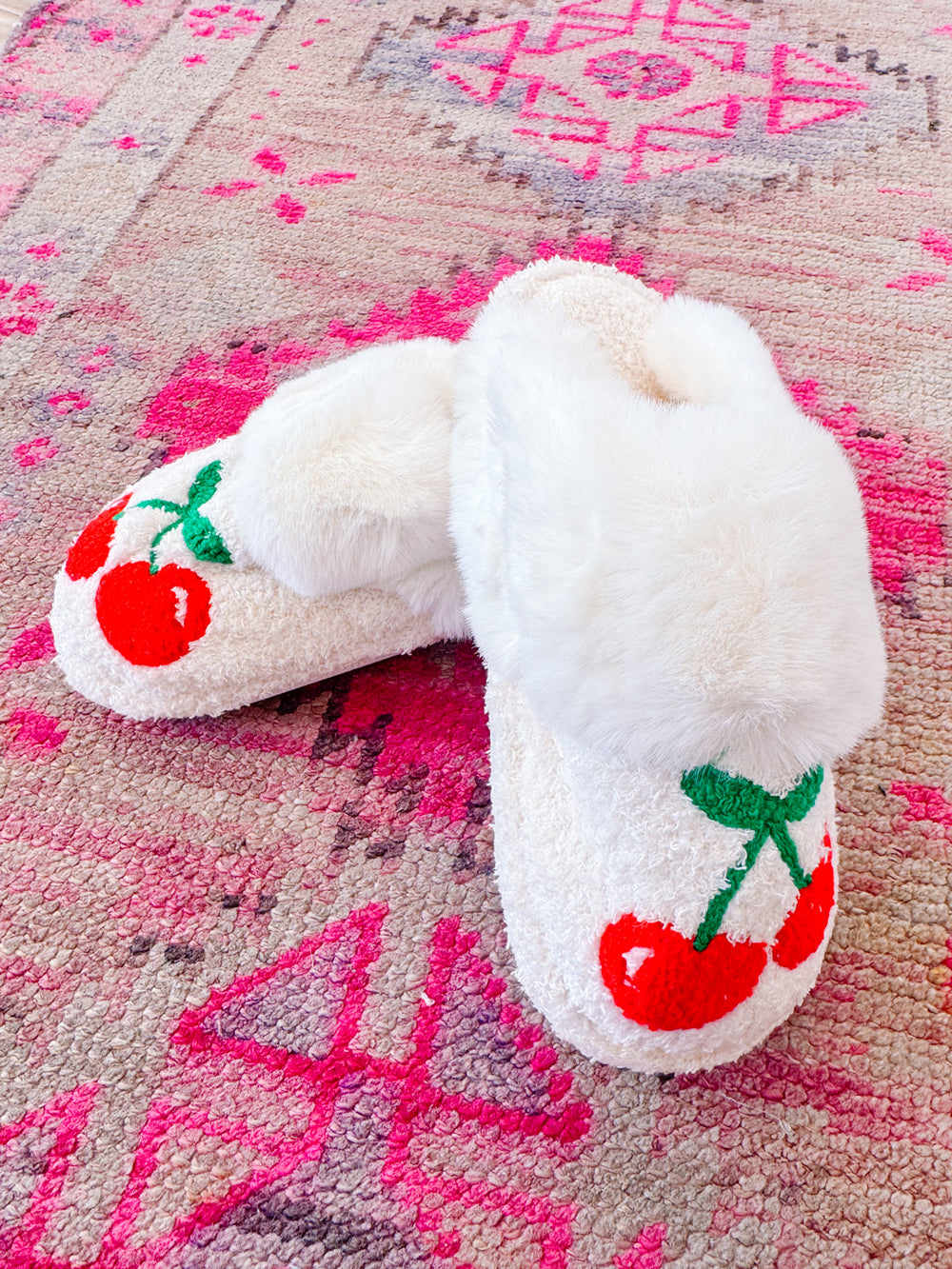 CHERRY FUZZY SLIPPERS - WHITE