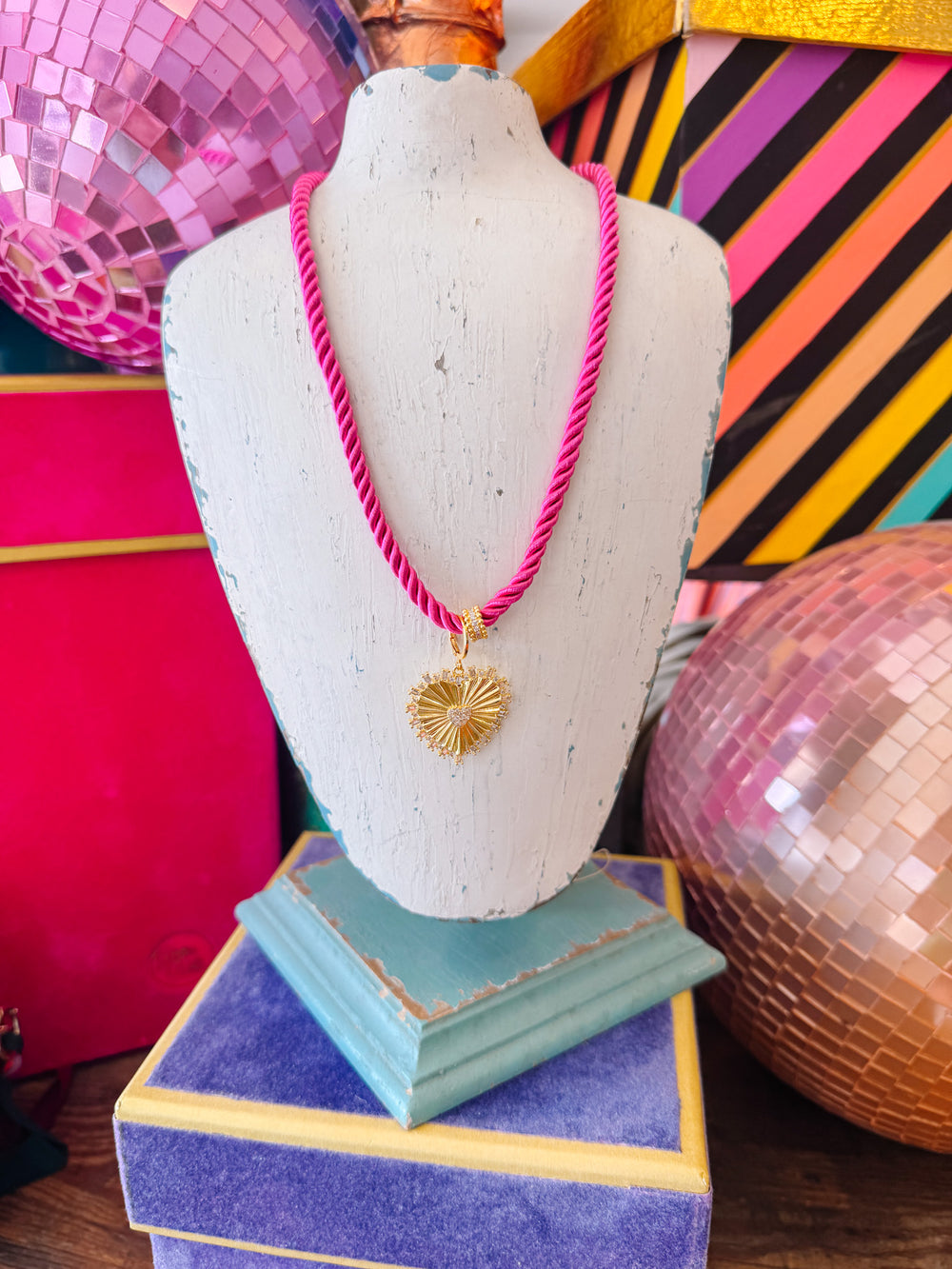 TEDDIE HEART TWISTED CORD NECKLACE - PINK