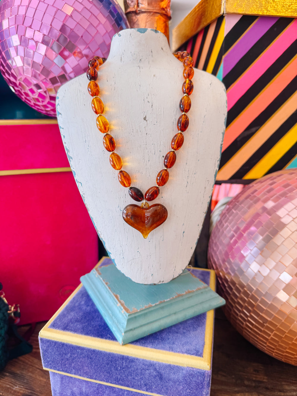 ROXIE LUCITE HEART NECKLACE - TORTOISE