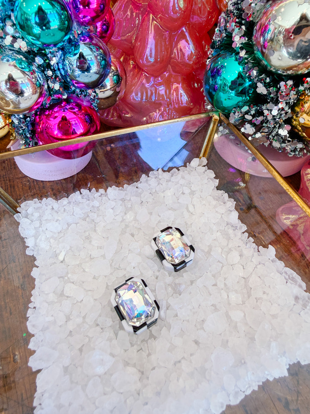 EVA STUD EARRING - BLACK/WHITE