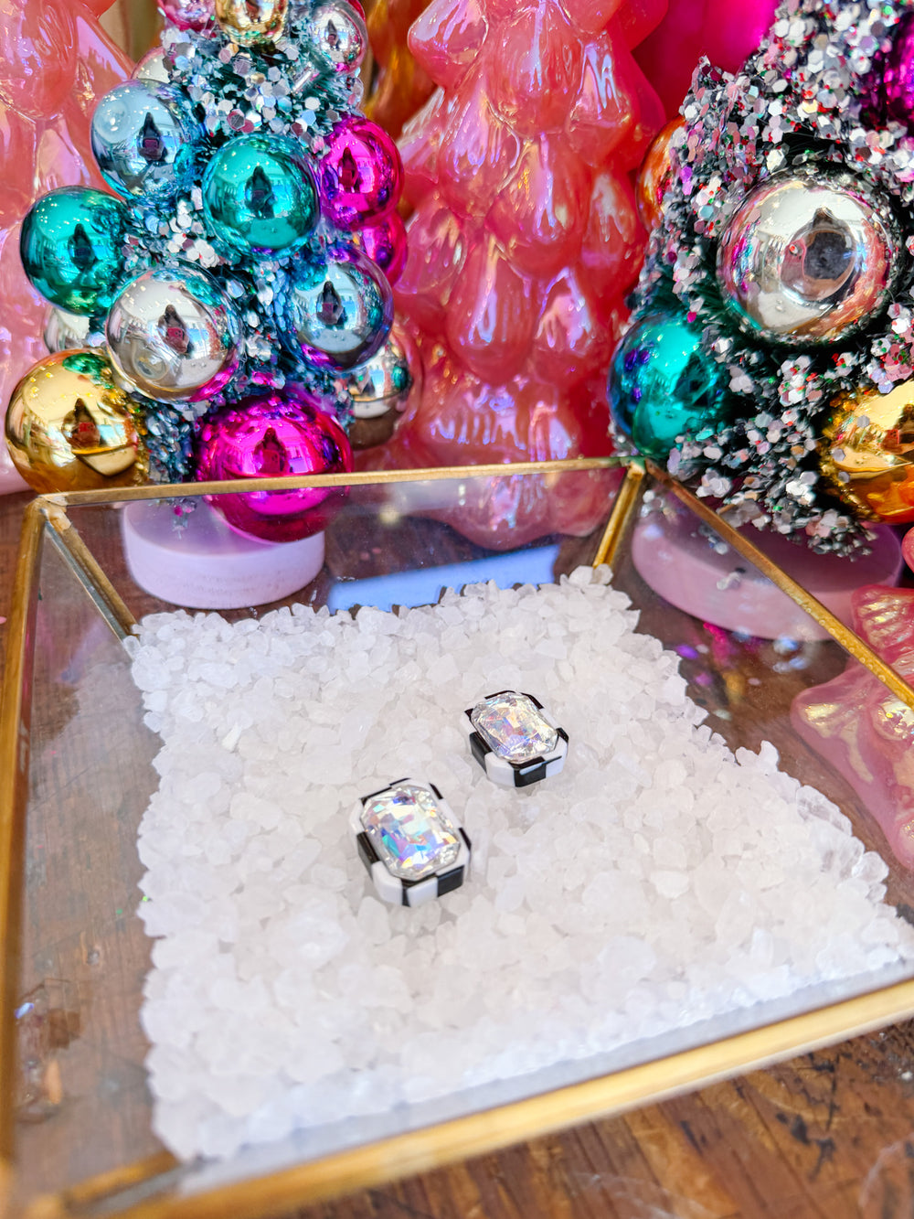 EVA STUD EARRING - BLACK/WHITE