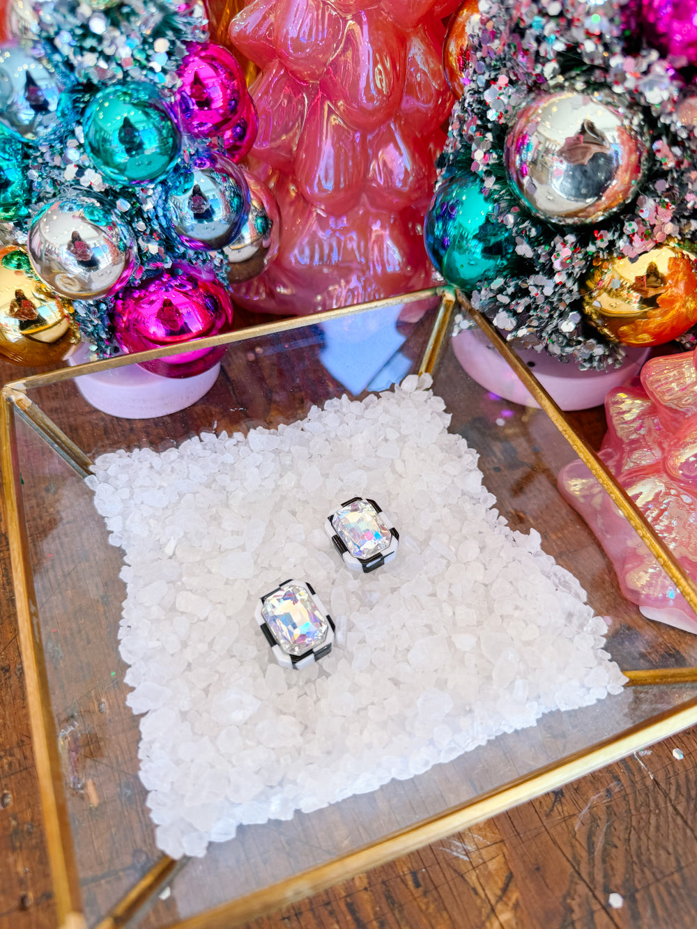 EVA STUD EARRING - BLACK/WHITE