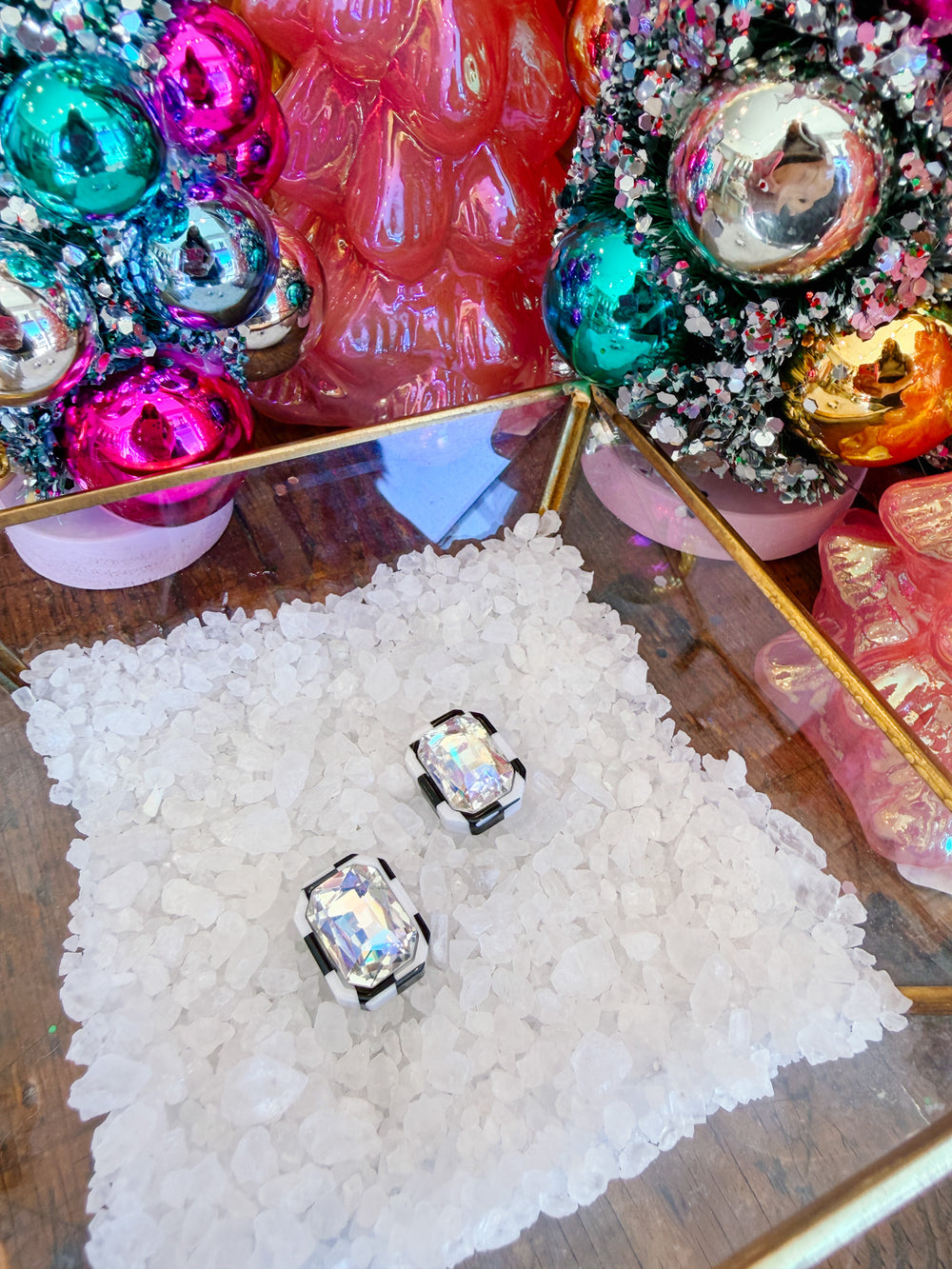 EVA STUD EARRING - BLACK/WHITE