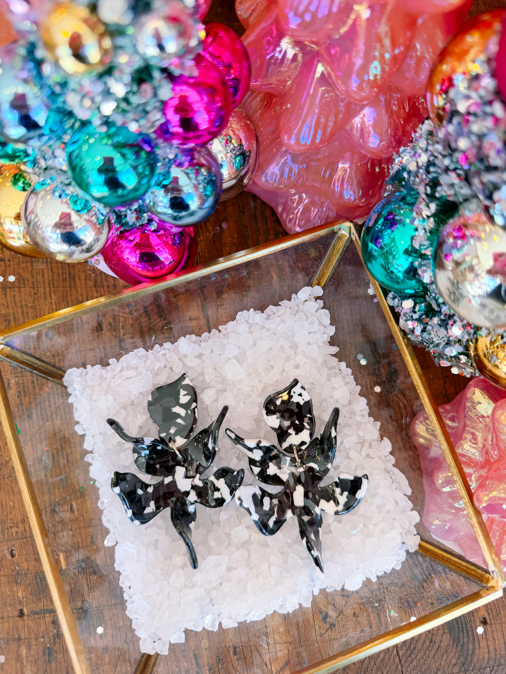 FLORA EARRING - BLACK/WHITE