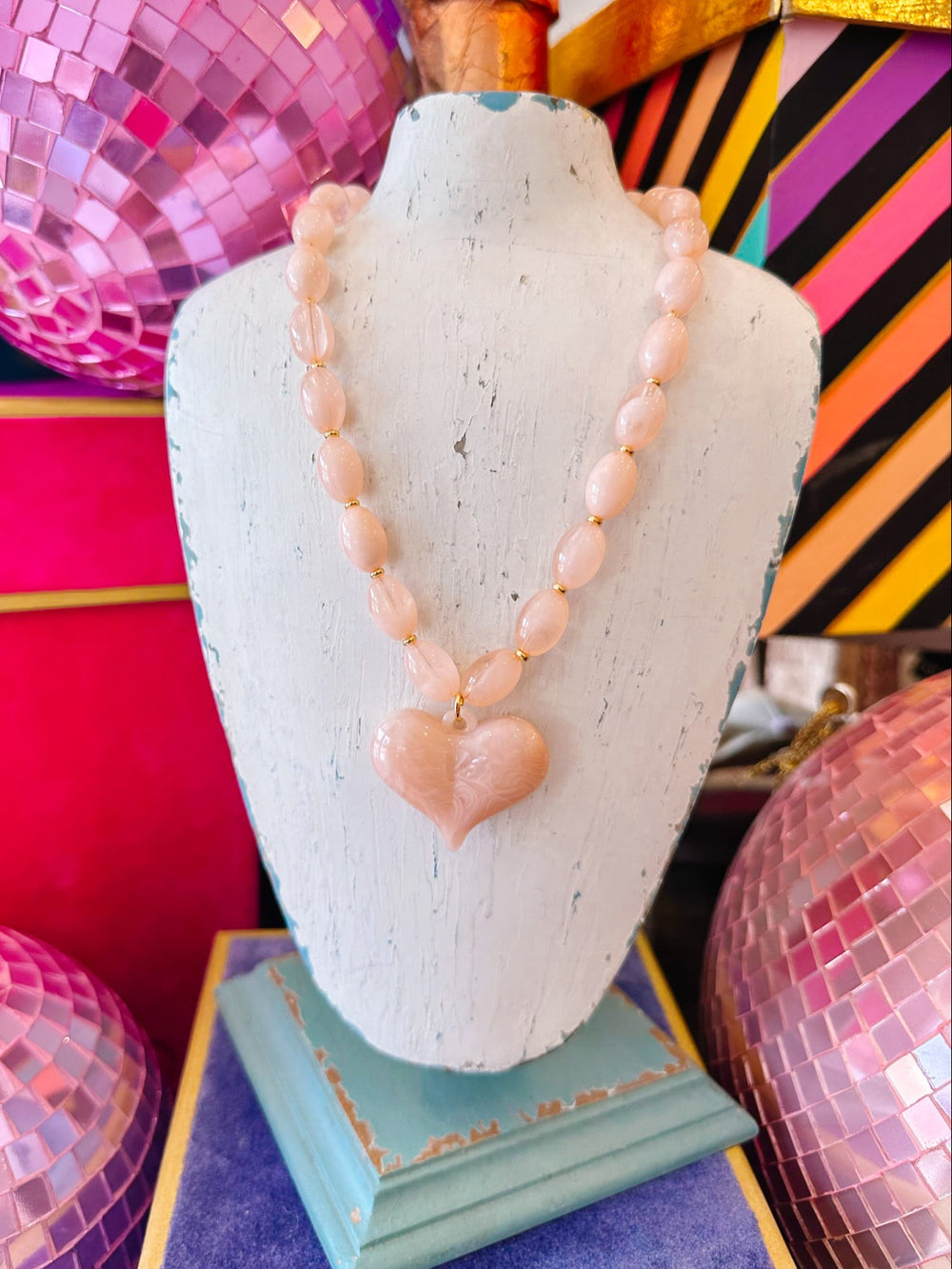 ROXIE LUCITE HEART NECKLACE - PINK