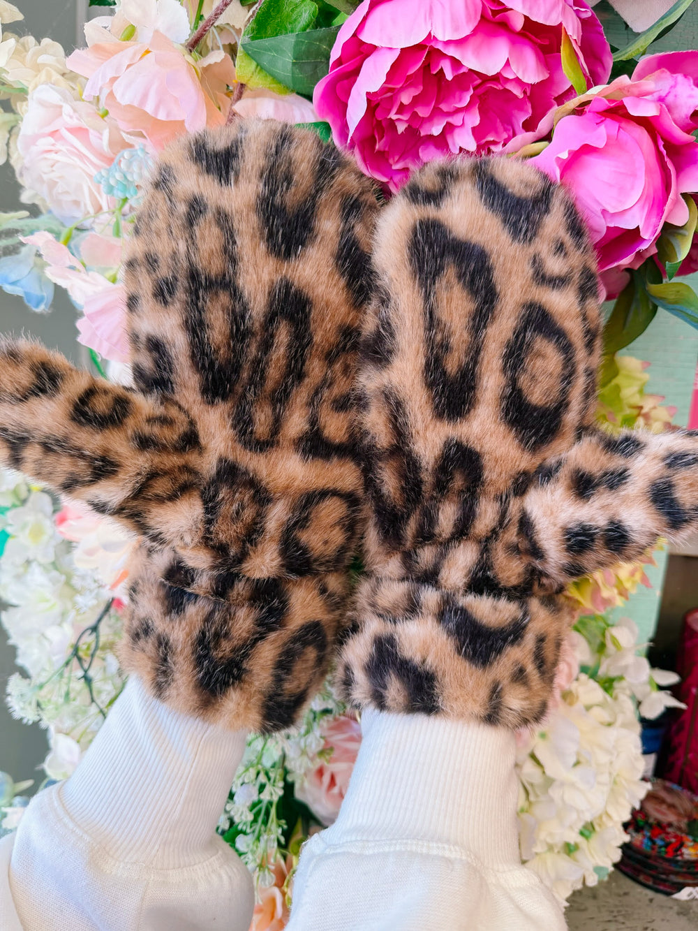 LEOPARD FUR MITTENS - LIGHT BROWN