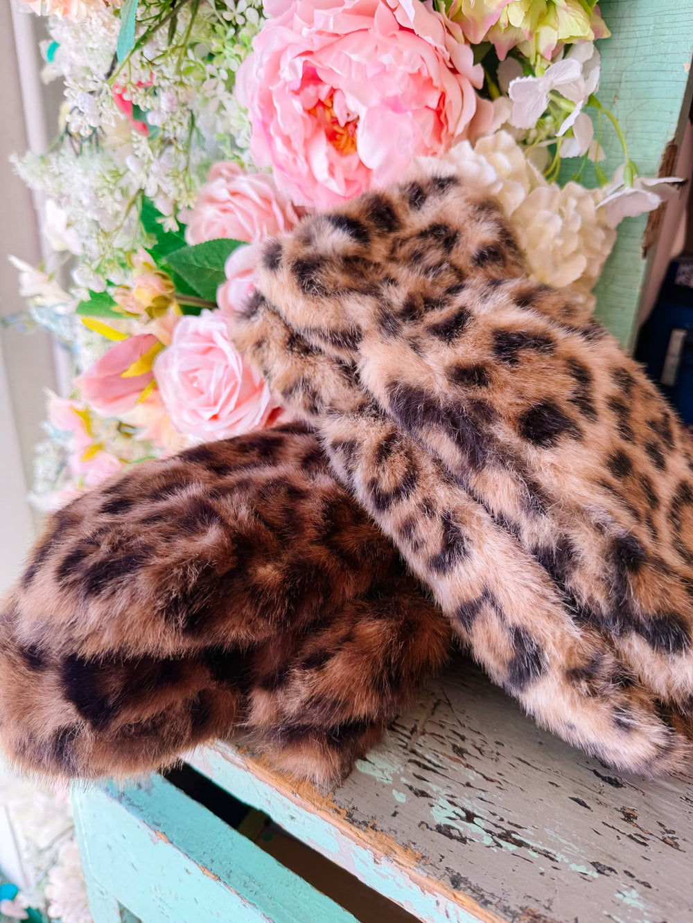 LEOPARD FUR MITTENS - LIGHT BROWN