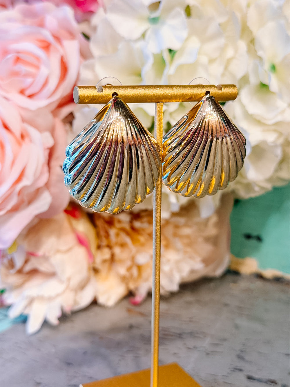 SEASHORE SHELL EARRING - GOLD