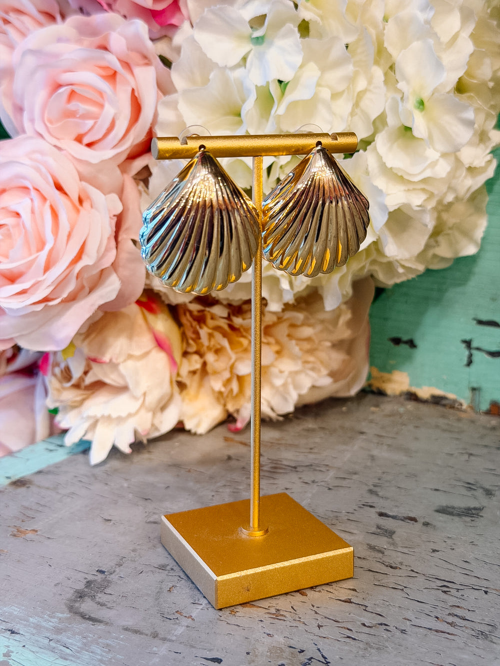 SEASHORE SHELL EARRING - GOLD
