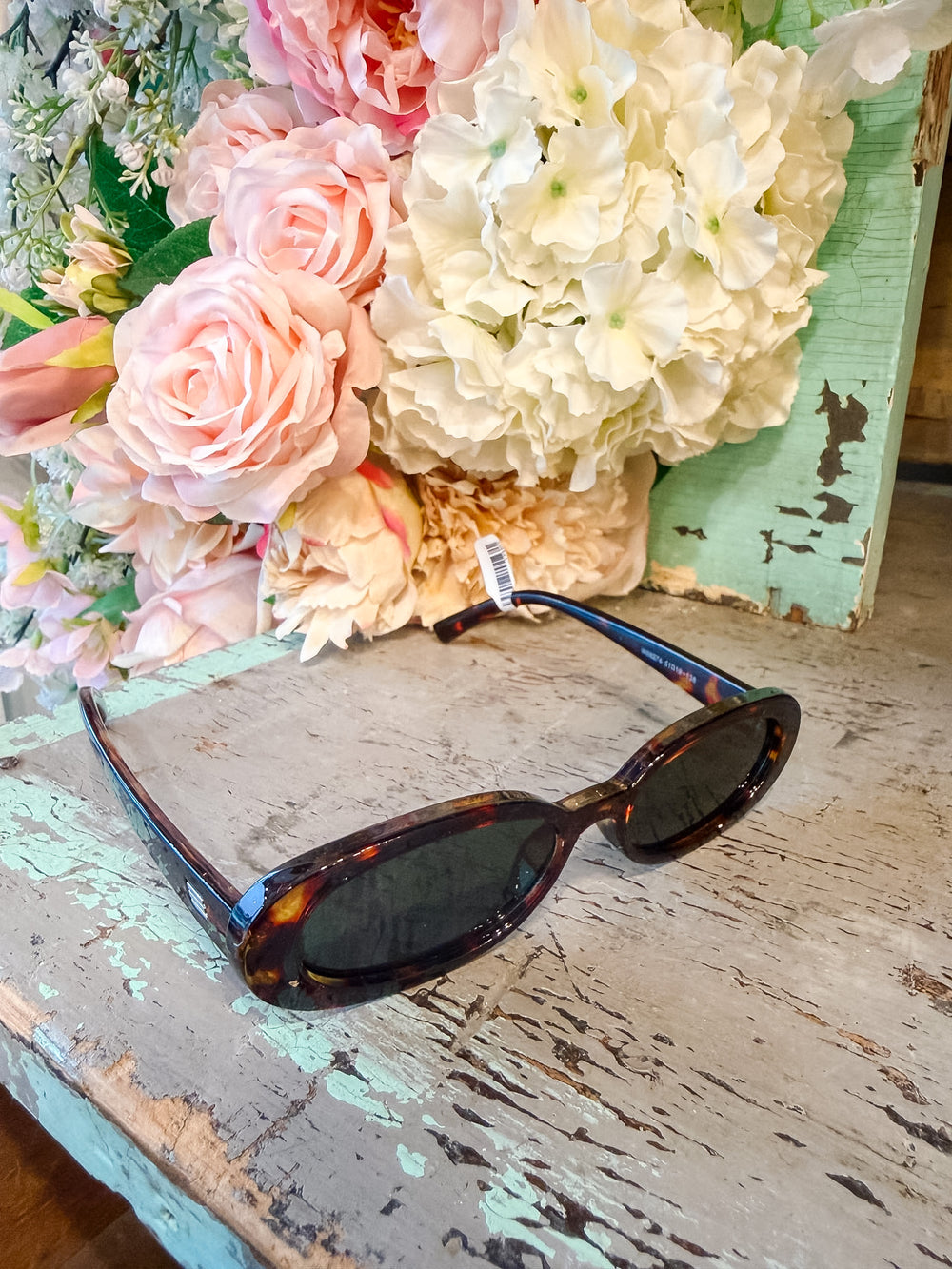 MAXINE OVAL SUNGLASSES