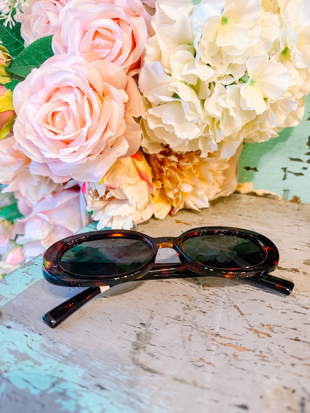 MAXINE OVAL SUNGLASSES