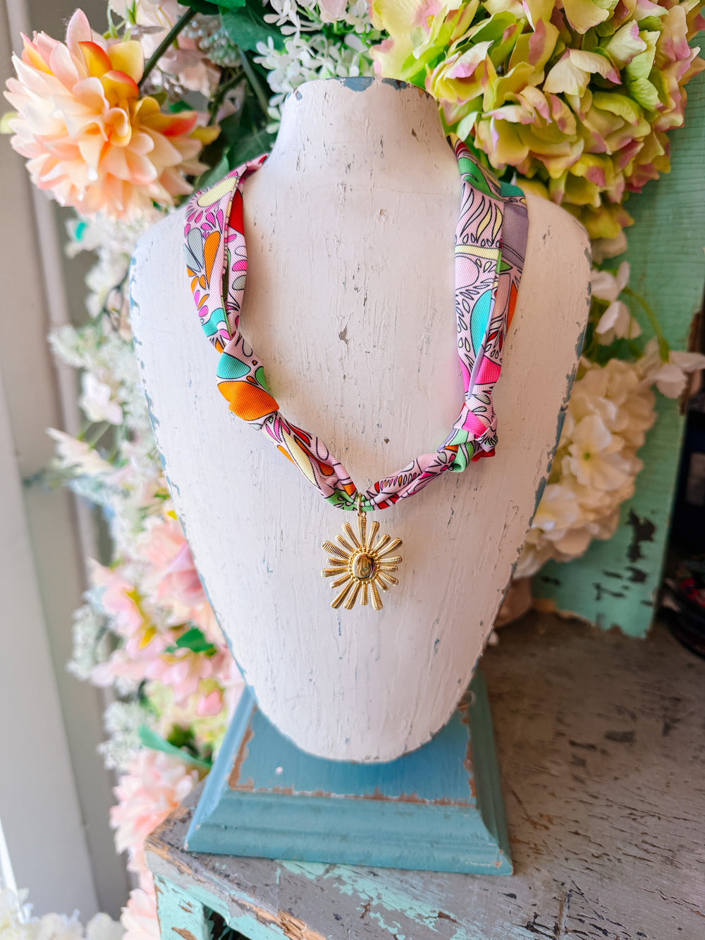 GROOVY PAISLEY FLOWER SCARF NECKLACE