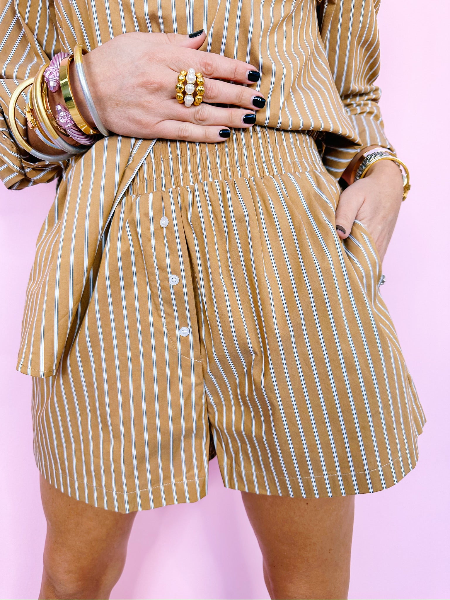 GOING OUT FOR COFFEE STRIPE SHORTS - BROWN