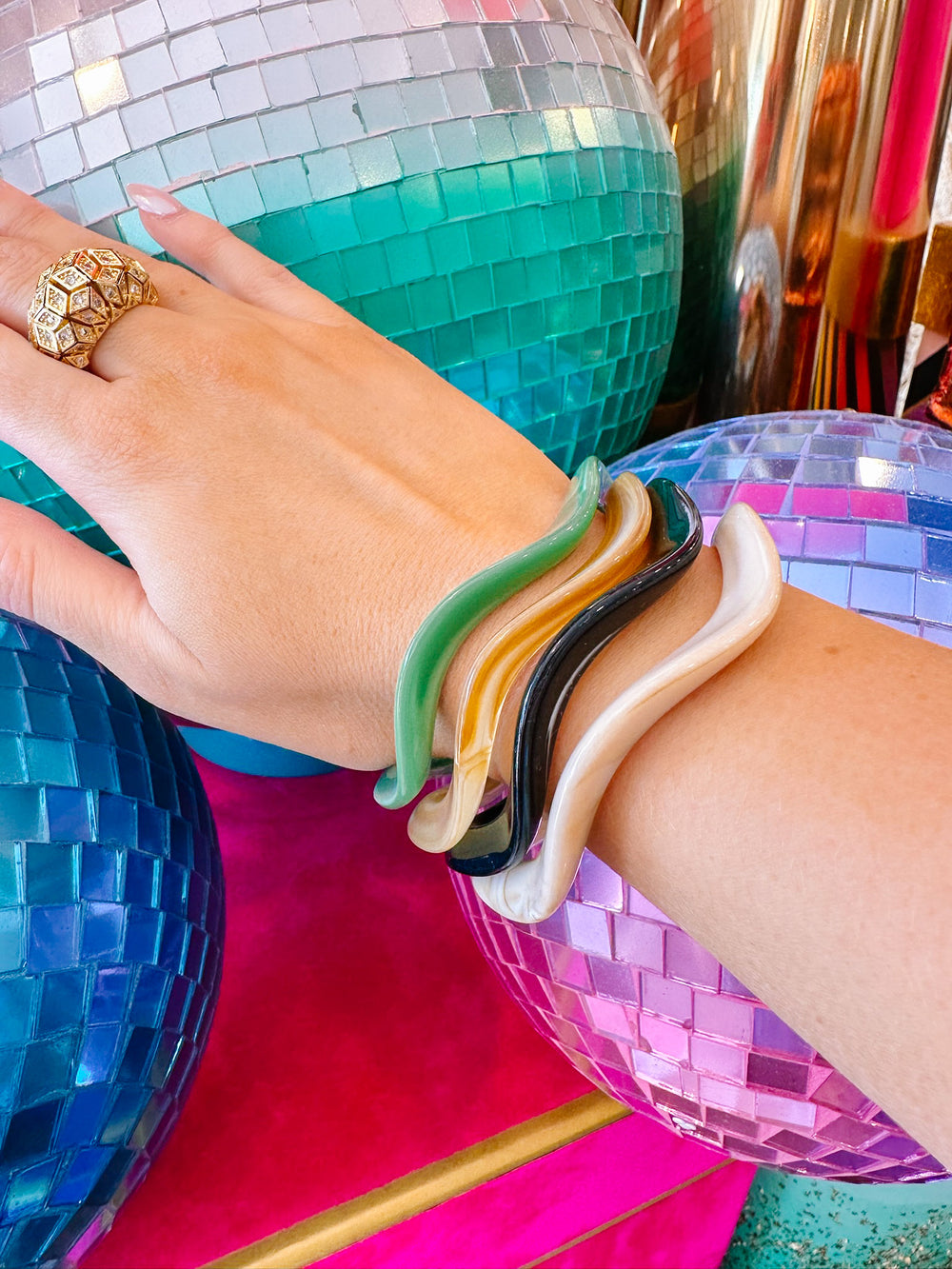 WARMHEARTED WAVY BANGLE SET OF 4