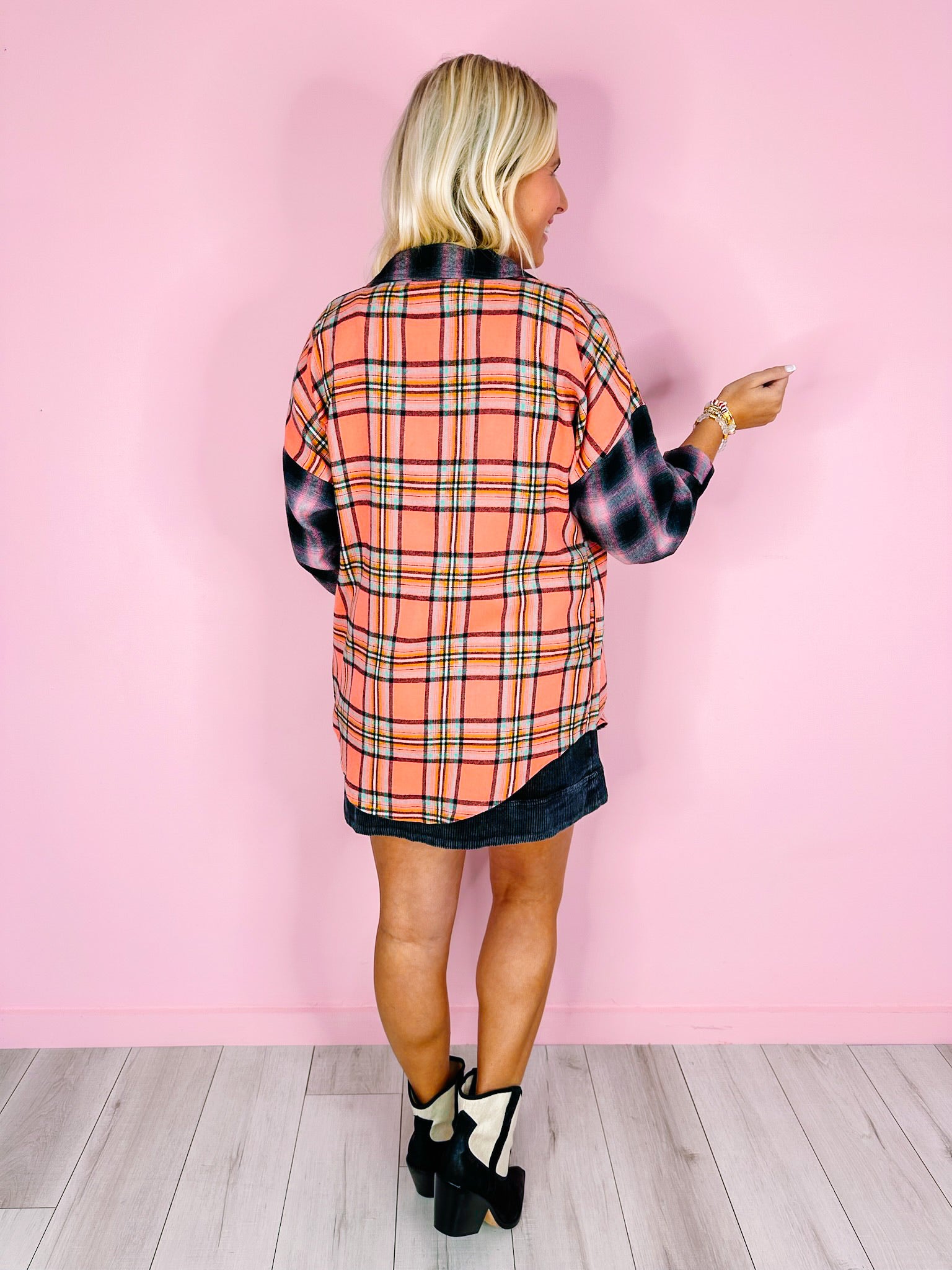 POPS OF PLAID BUTTON UP TOP - CORAL/BLACK