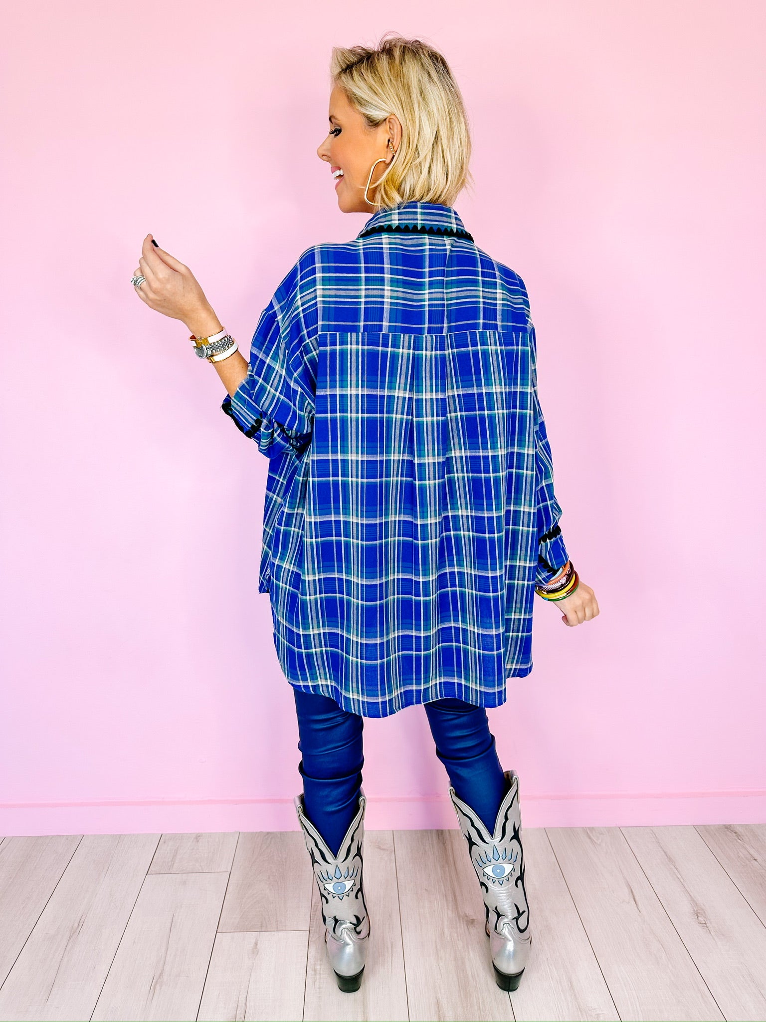 PLAID ON POINT STITCH TRIM BUTTON UP TOP - NAVY