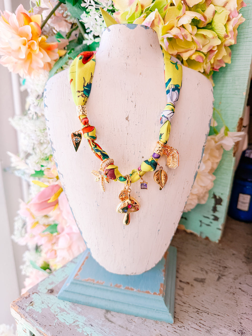 PIXIE MUSHROOM SCARF CHARM NECKLACE - GREEN