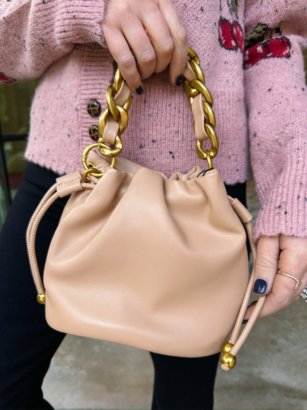 BAILEY BUCKET BAG - BEIGE
