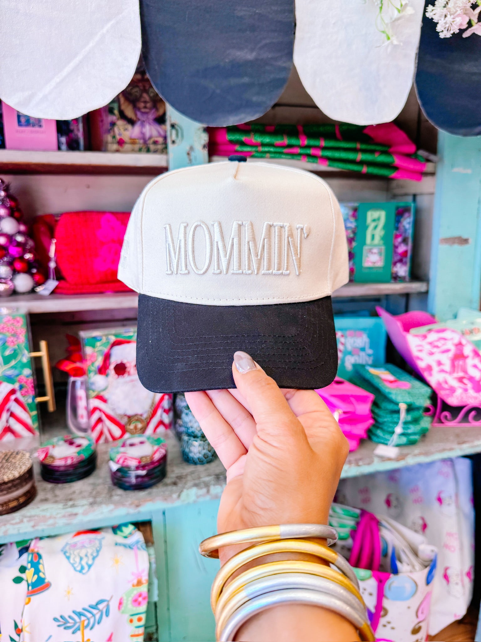 MOMMIN TRUCKER HAT - BLACK