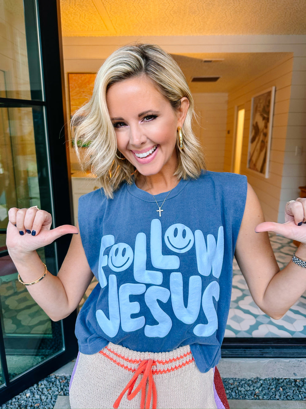 FOLLOW JESUS SMILEY MUSCLE TEE - FADED NAVY