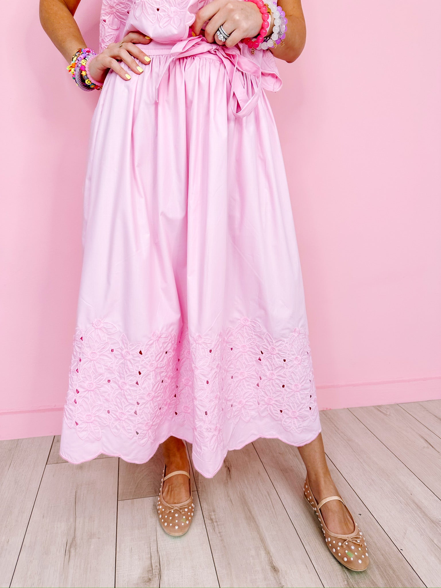 DONNA EMBROIDERED FLORAL EYELET MIDI SKIRT - PINK