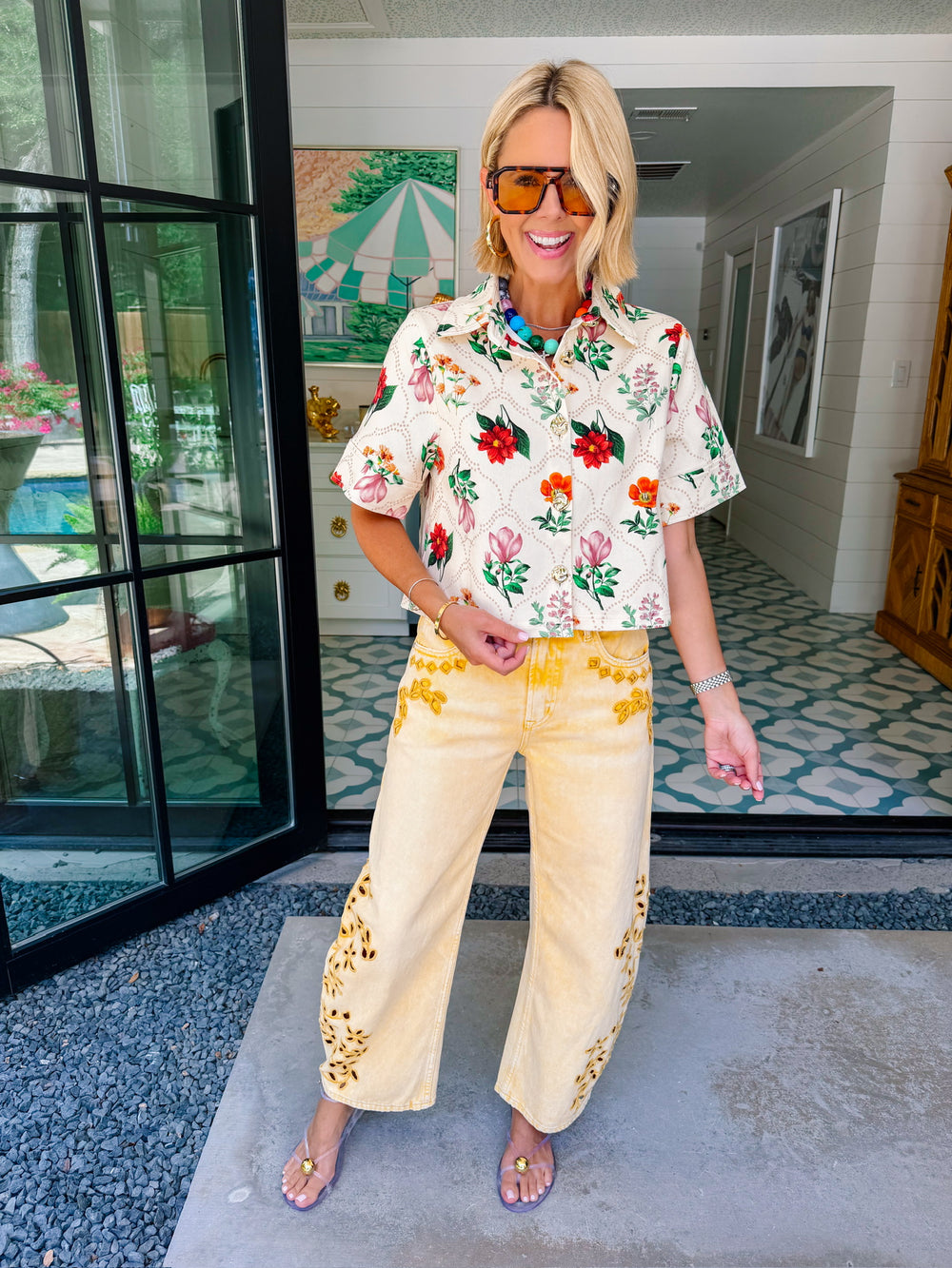 BLOOM BETWEEN THE LATTICE FLORAL TOP - CREAM