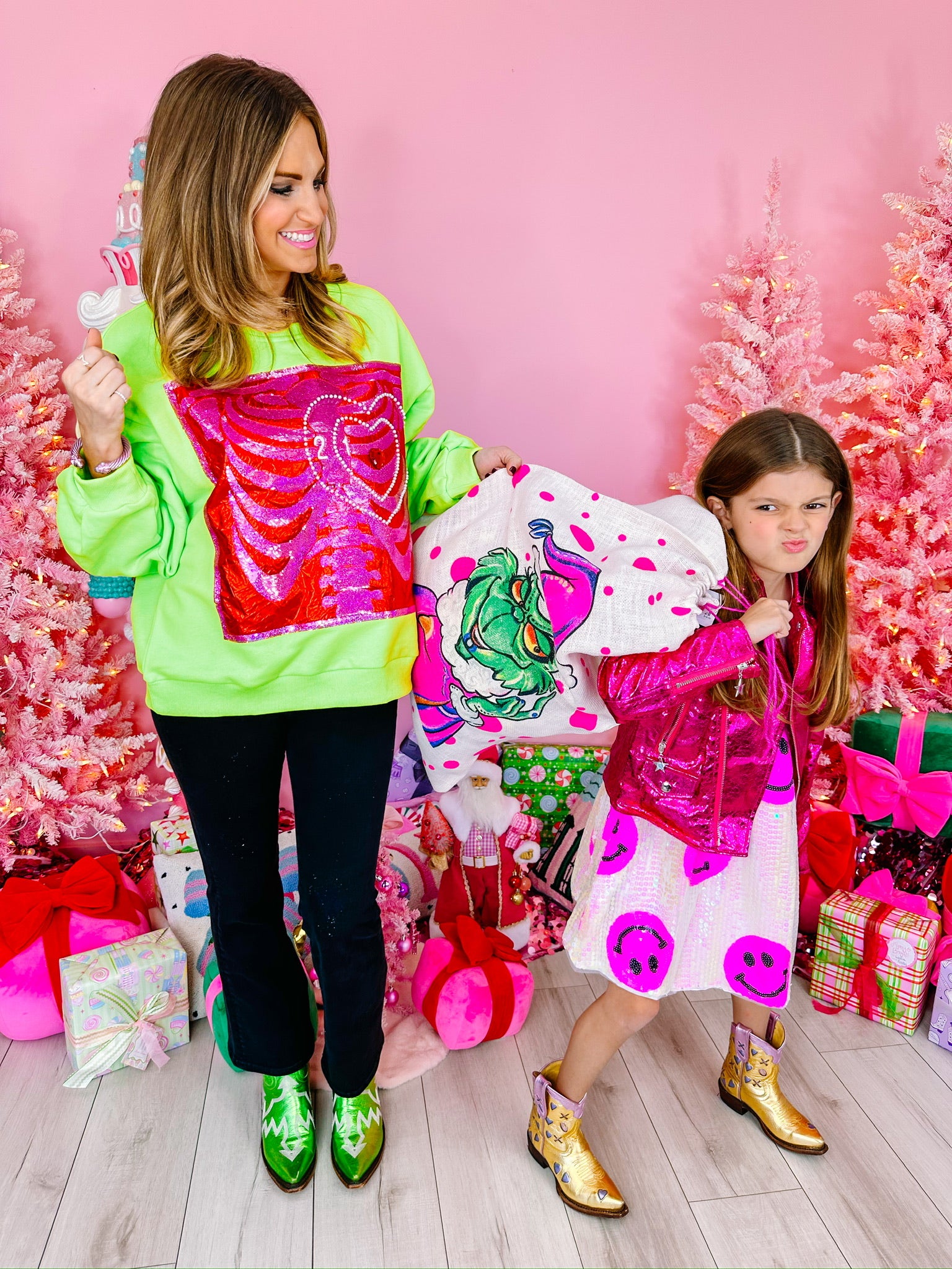 GRINCH HEART XRAY SWEATSHIRT - LIME GREEN