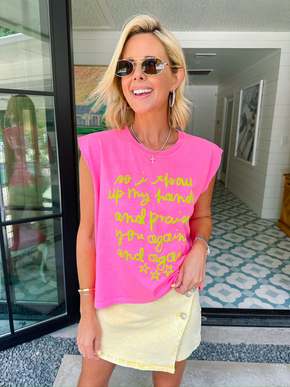 SO I THROW MY HANDS UP MUSCLE TEE - NEON PINK