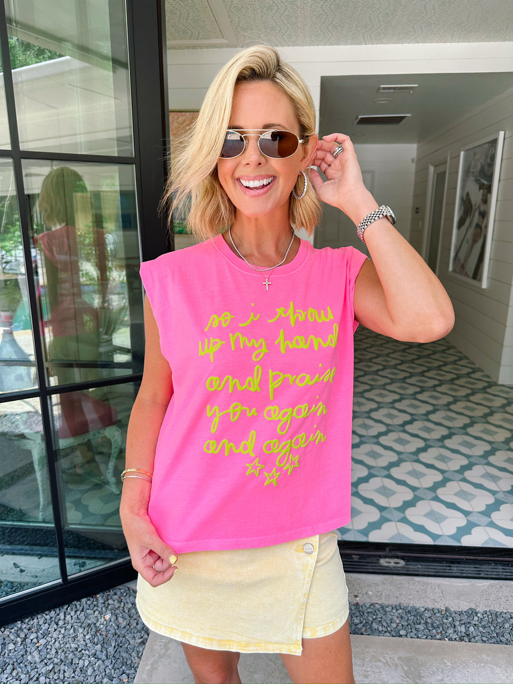 SO I THROW MY HANDS UP MUSCLE TEE - NEON PINK