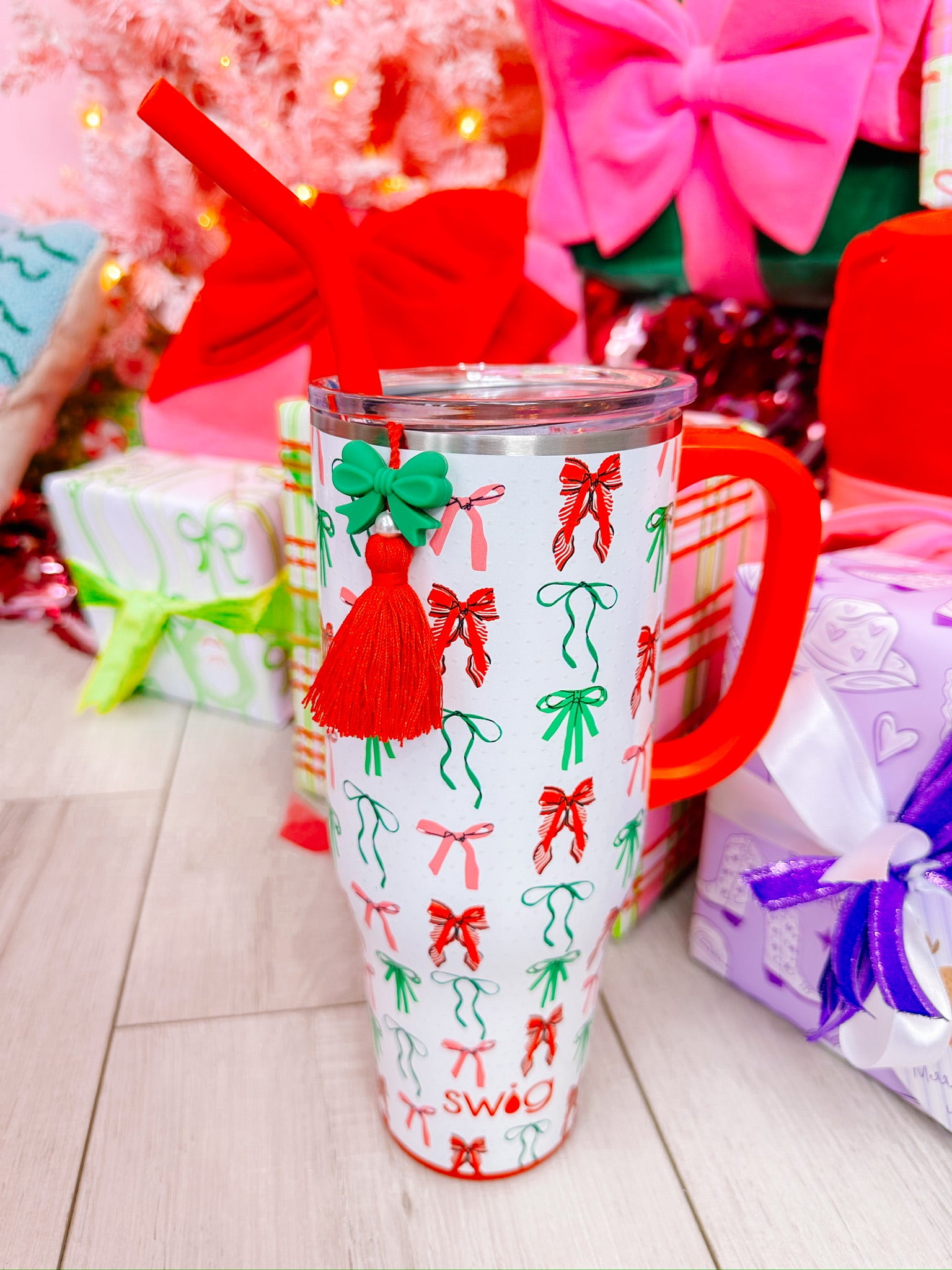 RIBBON AND BOWS MEGA MUG - 40 OZ