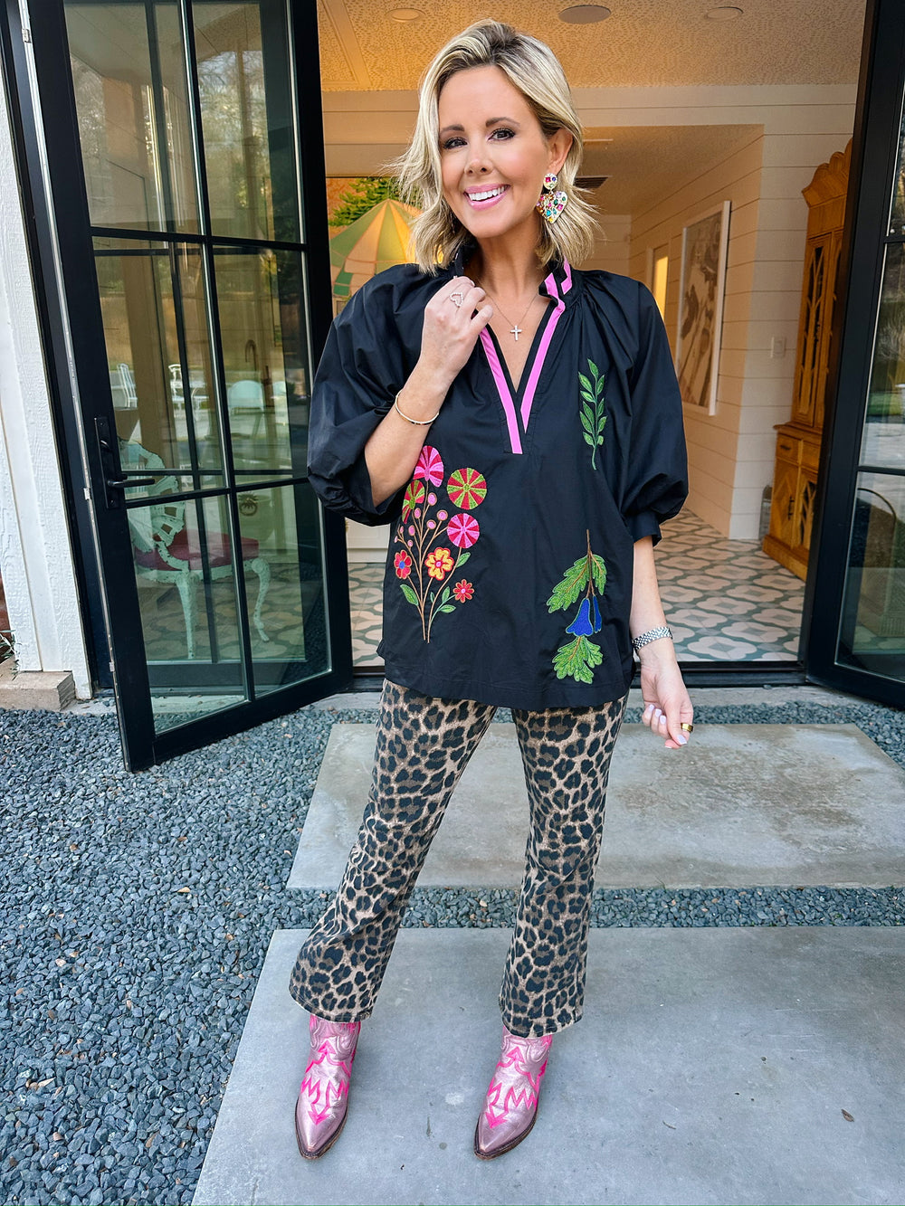 MEET IN THE MIDNIGHT GOLDEN V-NECK TOP - BLACK