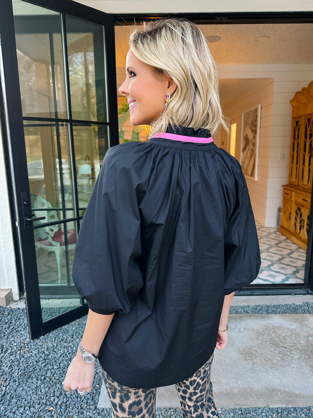 MEET IN THE MIDNIGHT GOLDEN V-NECK TOP - BLACK