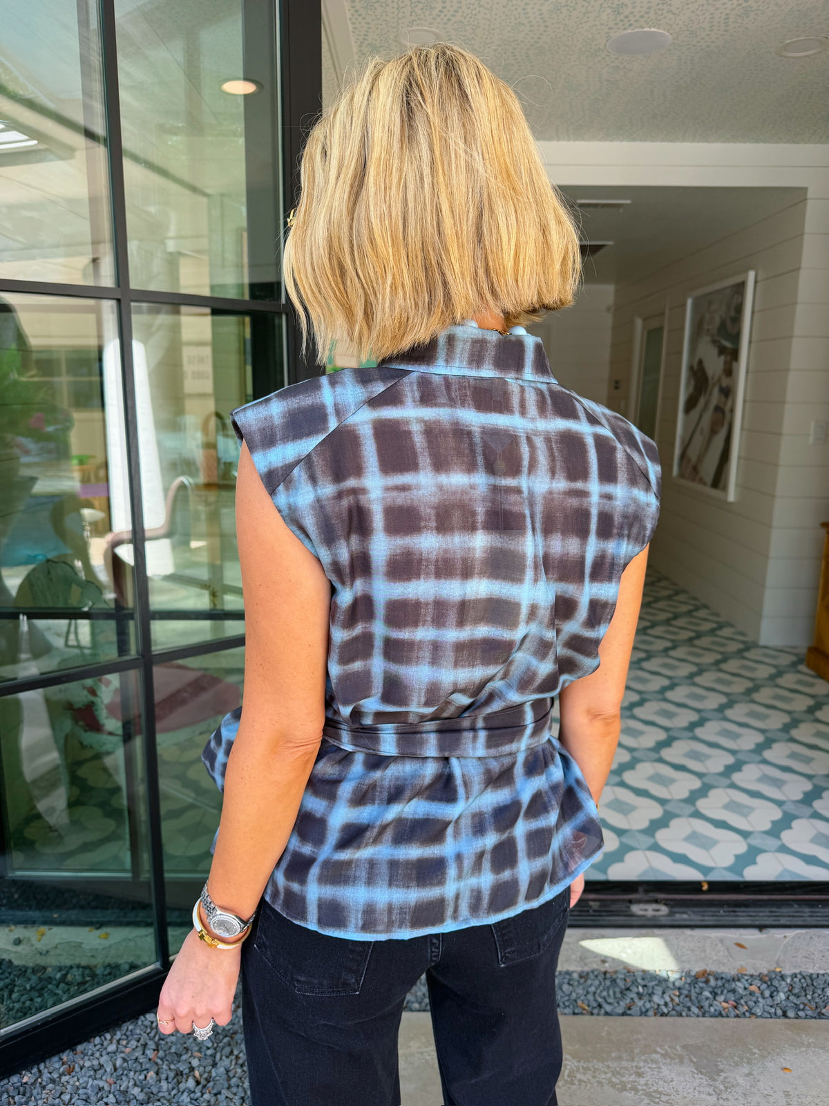 A CHANGE OF PLANS ABSTRACT PLAID TOP - BROWN/BLUE