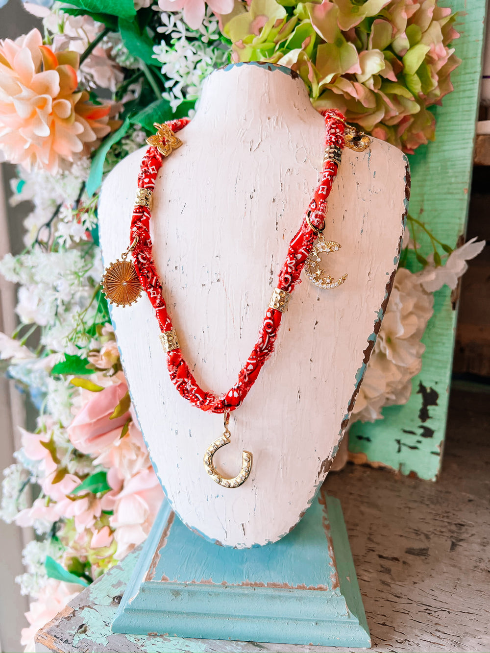 SHANIA BANDANA SCARF NECKLACE - RED