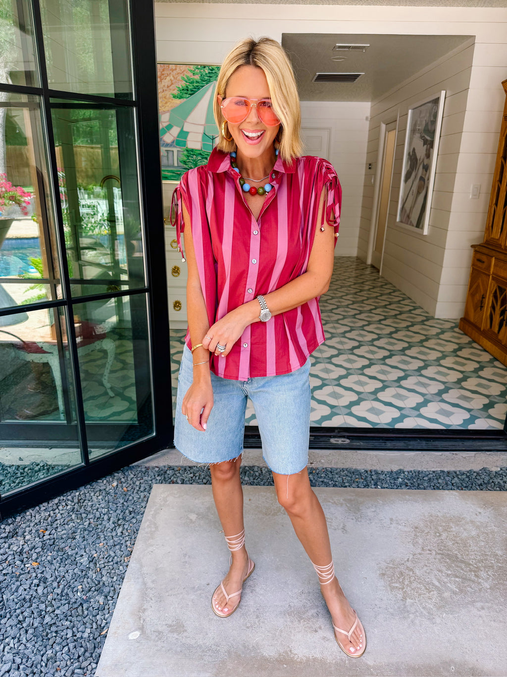 LEAD THE WAY CINCH SHOULDER BUTTON UP TOP - RED/PINK