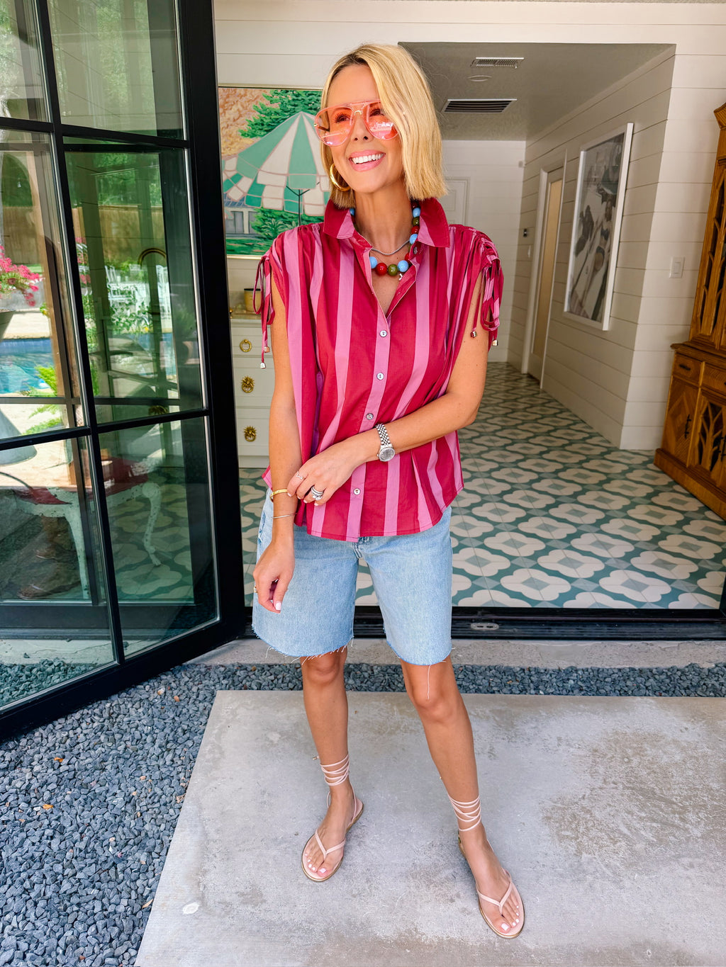 LEAD THE WAY CINCH SHOULDER BUTTON UP TOP - RED/PINK