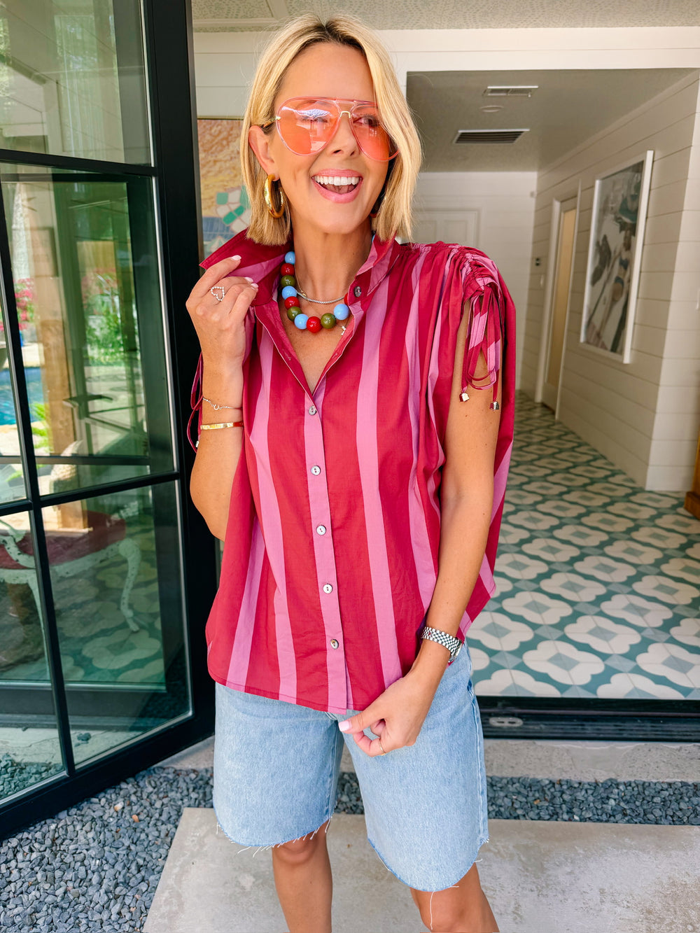 LEAD THE WAY CINCH SHOULDER BUTTON UP TOP - RED/PINK