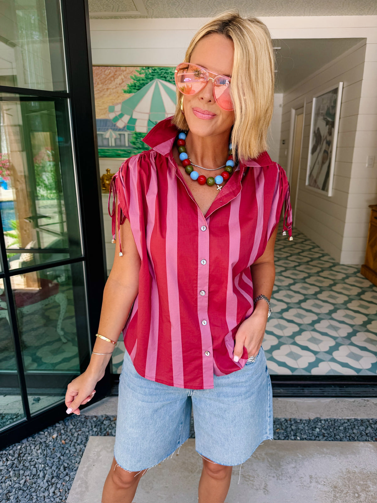 LEAD THE WAY CINCH SHOULDER BUTTON UP TOP - RED/PINK