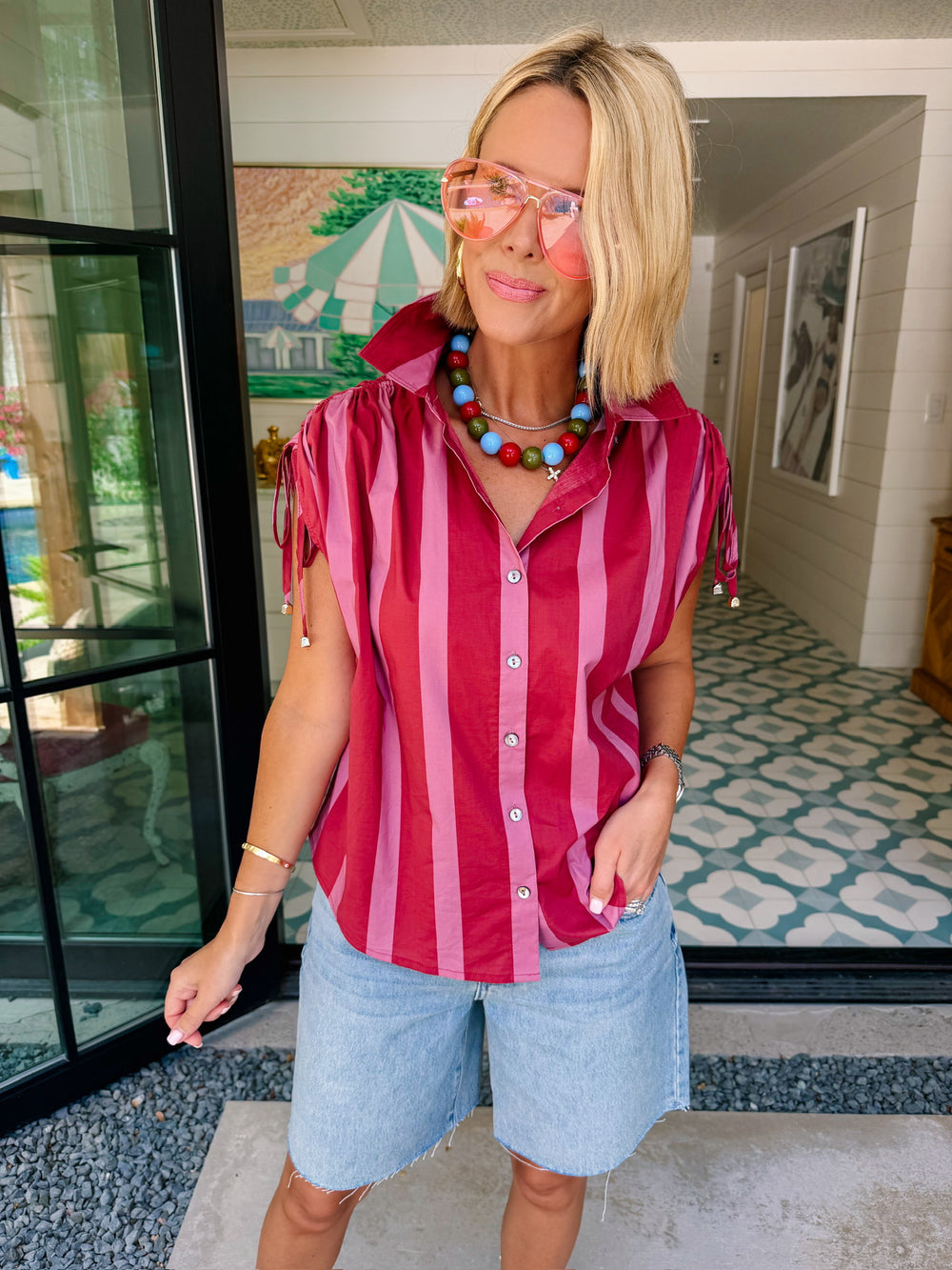LEAD THE WAY CINCH SHOULDER BUTTON UP TOP - RED/PINK