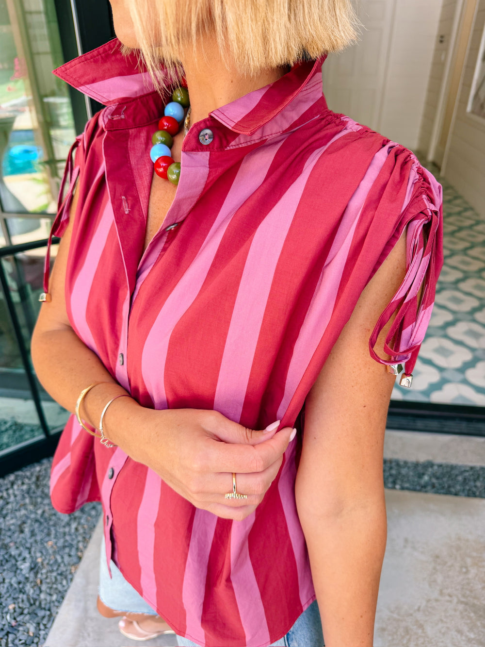 LEAD THE WAY CINCH SHOULDER BUTTON UP TOP - RED/PINK