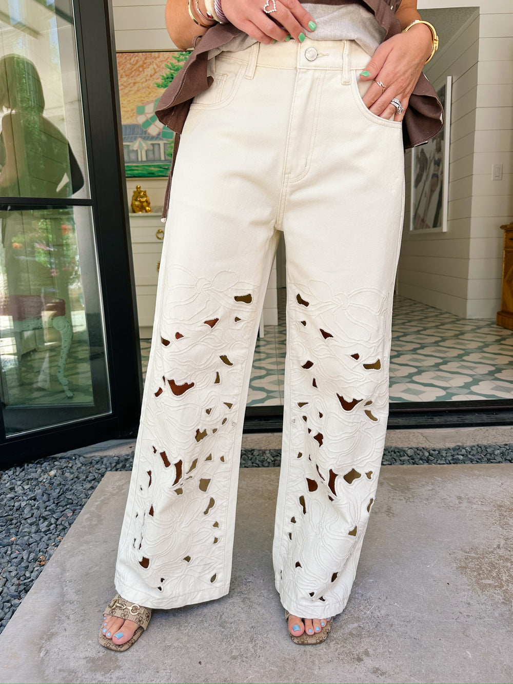 CAMMIE CUTOUT FLORAL STRAIGHT JEANS - CREAM