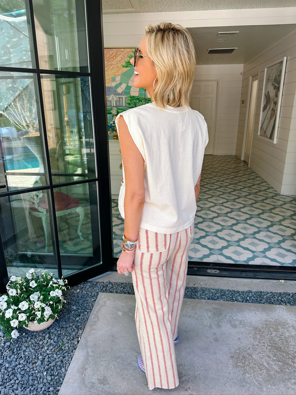 MAKES ME WANT A HOT DOG MUSCLE TEE