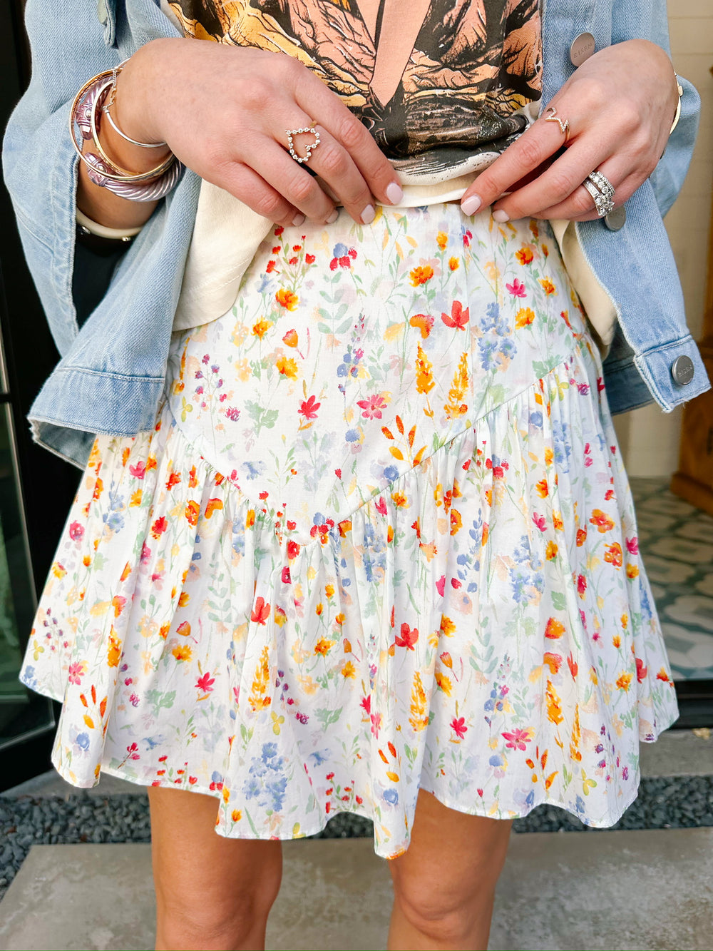 DELICATE FLORAL BLOOMS SKIRT - WHITE