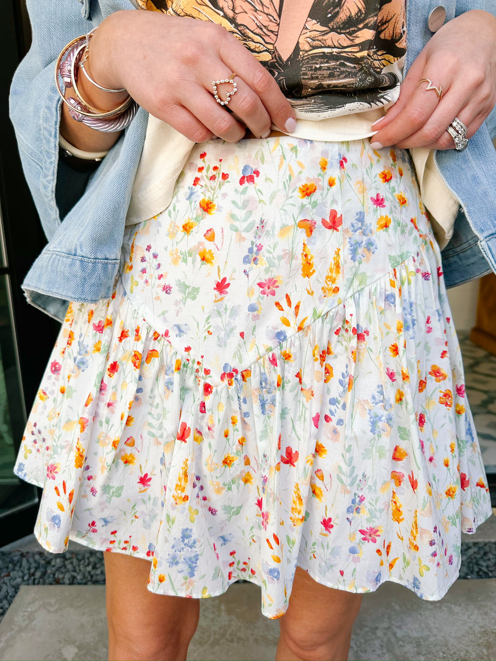 DELICATE FLORAL BLOOMS SKIRT - WHITE