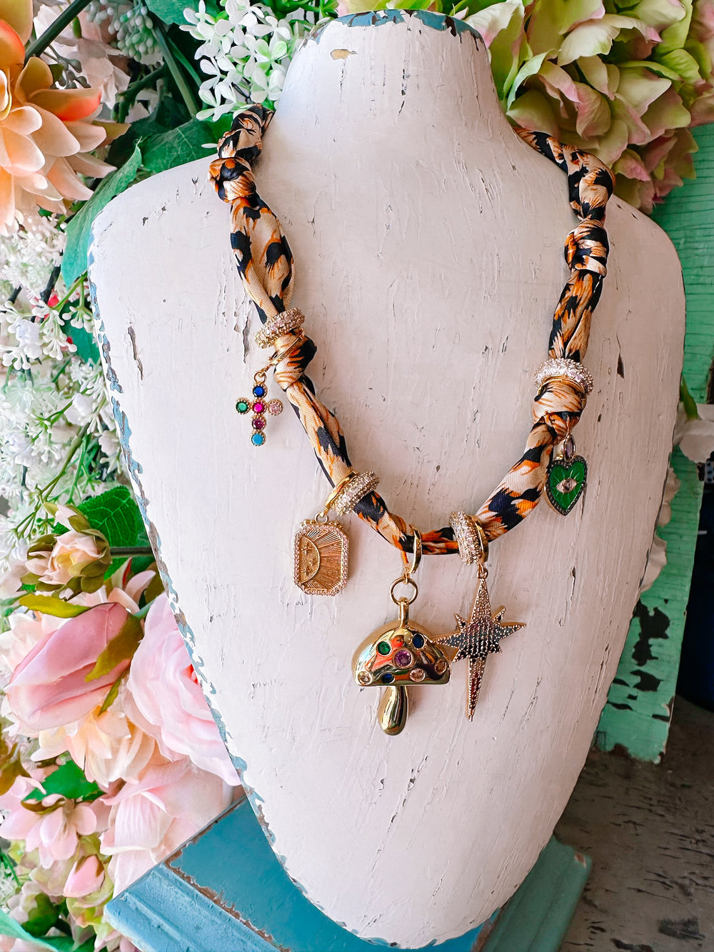 BEKAH MULTI CHARM SCARF NECKLACE - CHEETAH