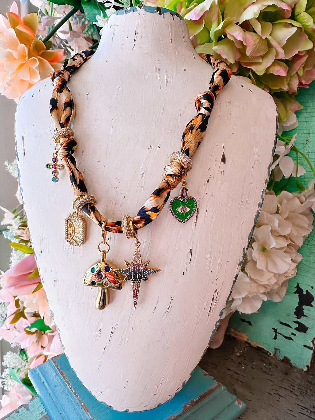 BEKAH MULTI CHARM SCARF NECKLACE - CHEETAH