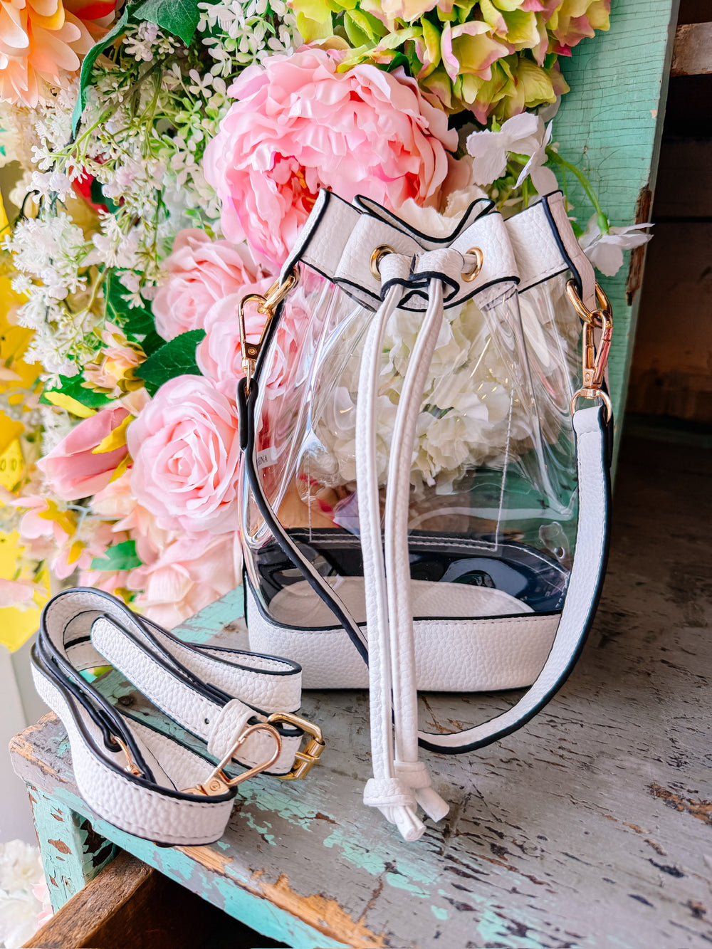 CARA CLEAR CROSSBODY BUCKET BAG - WHITE