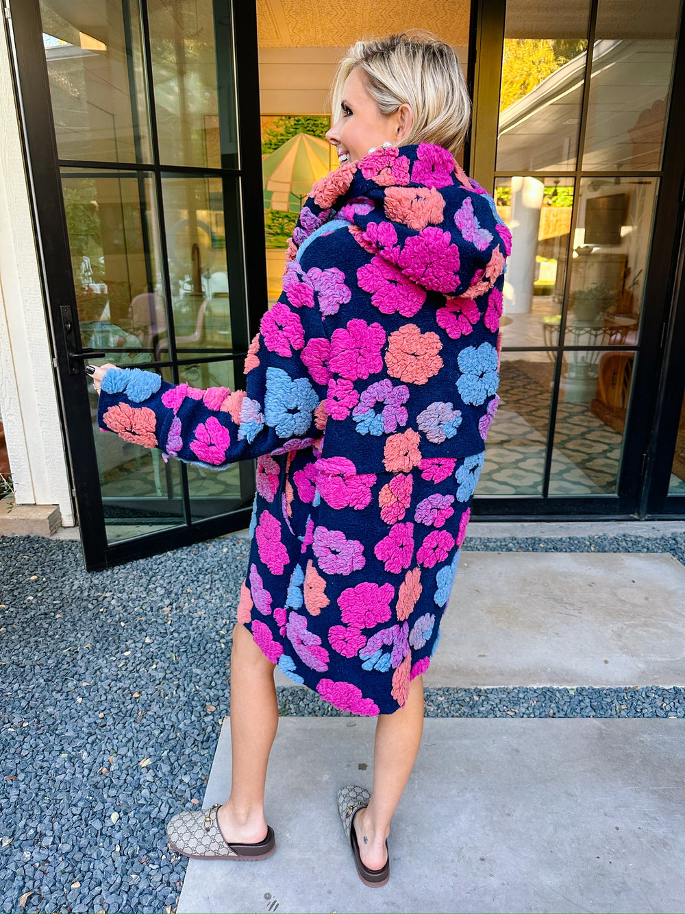 FIND WARMTH IN THE FLORALS COAT - NAVY